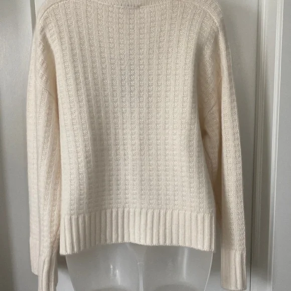 Cozy Cream Turtleneck Cashmere Sweater, size-L - Picture 4 of 8